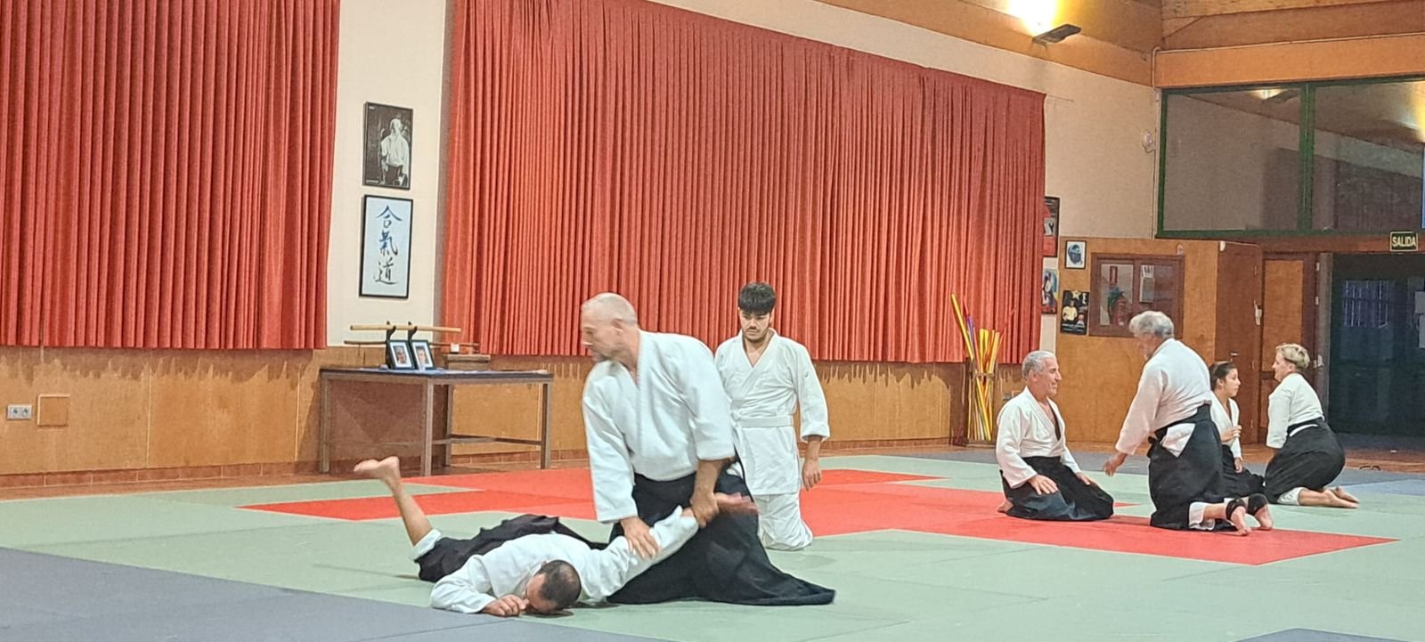 Jorge Martín González, director técnico de Kaika Dojo, aplicando una inmovilización de Aikido